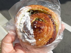 宇治抹茶とあずきのデニッシュ：阪急ベーカリー