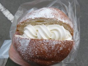 バニラホイップ：阪急ベーカリー