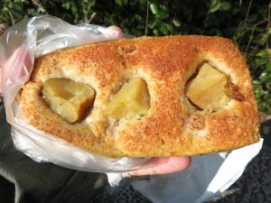 ジャガイモとバジルベーコンのもっちりリュスティック：志津屋
