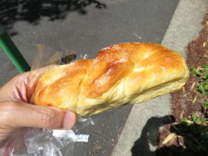 カスタード風味のねじりん棒：小麦の郷