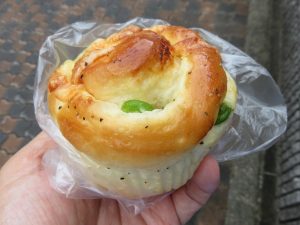 枝豆チーズロール：阪急ベーカリー