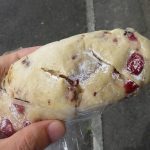 クランベリー&チーズクリーム：小麦の郷ライフ伏見深草店