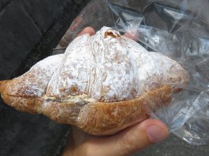 クロワッサンサンド（モカ）：小麦の郷