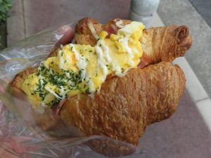 ベーコンエッグクロワッサン：小麦の郷