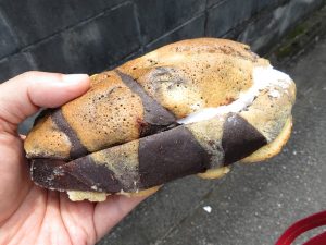 黒コッペ：小麦の郷