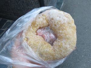 パン屋さんのドーナツ（クルミ）：ベーカリーバタバタ