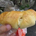 トリュフ塩バターロール：ヤマダベーカリー