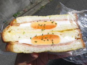 ベーコンエッグフレンチ：小麦の郷