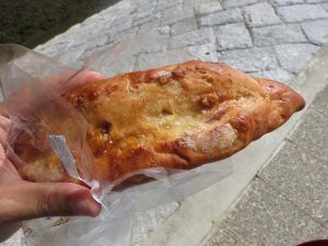 メープルしみ込むくるみパン：小麦の郷