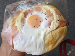 目玉焼き&ベーコン：小麦の郷