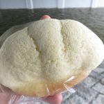 カリカリ塩メロンパン：小麦の郷ライフ伏見深草店