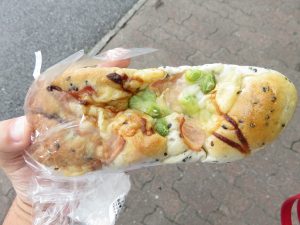 しょう油マヨで仕上げた枝豆パン：小麦の郷