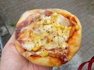 チキンとコーンのチーズピザパン：こぱん