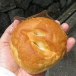 クリームチーズあんぱん：ヤマダベーカリー