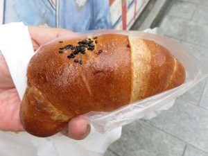あん入り塩パン：ミヤコベーカリー