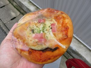 まいたけとベーコンのピザ：パンドキ