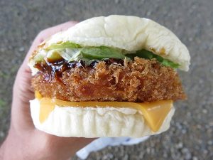 霧島黒豚ミンチカツバーガー：志津屋