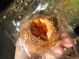 北海道3種のチーズフランス：キキダウンステアーズベーカリー