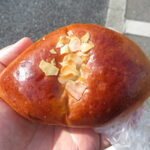 とろけるクリームパン：アミール