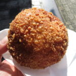 ごろっとチキンのトマトカレーパン：デュースミックスベーカリーTEN3TEN