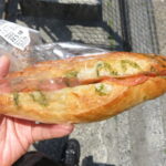 トマト&バジルのフランスドッグ：小麦の郷ライフ伏見深草店