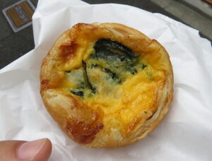 ほうれん草とベーコンのキッシュ：キャトルセゾン