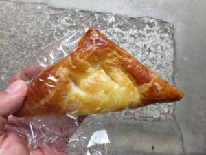 黒胡椒香るベーコンポテトパイ：志津屋