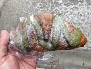 抹茶クロワッサンダマンド~バニラクリーム~：志津屋