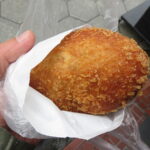 ごろごろ牛肉のカレーパン：naoto.pan