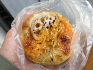 蓮根とごぼうの肉味噌ピザ：パネーナ
