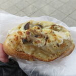 きのことチキンの柚子胡椒仕立て：クローバーベーカリー
