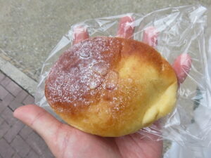 クリームパン：パンやきどころRIKI