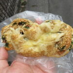 ごま香る大葉のハムロール：ライオンベーカリー