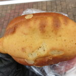 ゆず入り白あんぱん：パン工房モグモグ