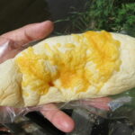 とろけるチーズのもちっとパン：小麦の郷ライフ伏見深草店