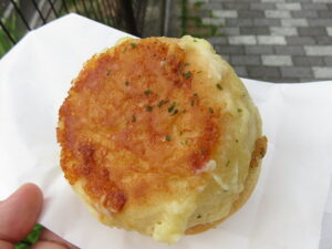 ツナとトマトのパニーニ：ライオンベーカリー
