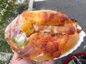 夏野菜とあらびきソーセージピザ：志津屋