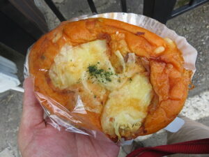 タンドリーチキンのトマトフォカッチャ：志津屋