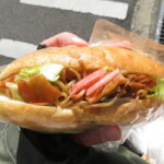焼きそばドッグ：パン工房Fujii