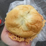瀬戸内レモンの焼きカレーパン：ペンギンベーカリー京都西京極店