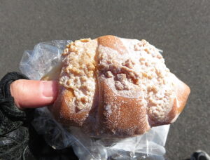 ザクピーナッツ塩パン：志津屋