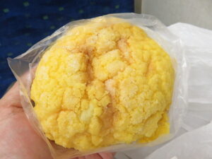 サクサクふわふわ瀬戸内レモンメロンパン：阪急ベーカリー