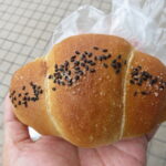 十勝あんこのフランス塩パン：ペンギンベーカリー京都西京極店
