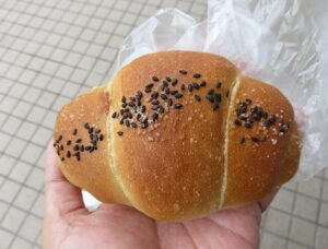 十勝あんこのフランス塩パン：ペンギンベーカリー