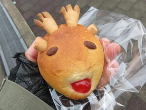 真っ赤なお鼻のトナカイパン：くまのパン屋ウーフ