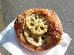 肉味噌レンコン：BLUE TREE BAKERY