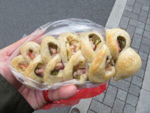 飛梅の枝：エトルタ