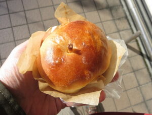 まるごとリンゴ：八日市ベーカリー