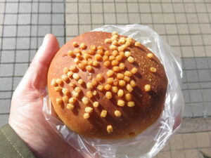 炭焼鶏とおねぎの柚子胡椒風味：八日市ベーカリー