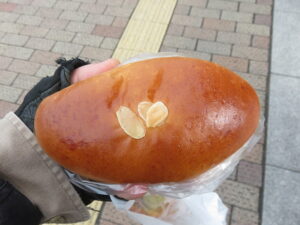 クリームパン：トロワランジェ